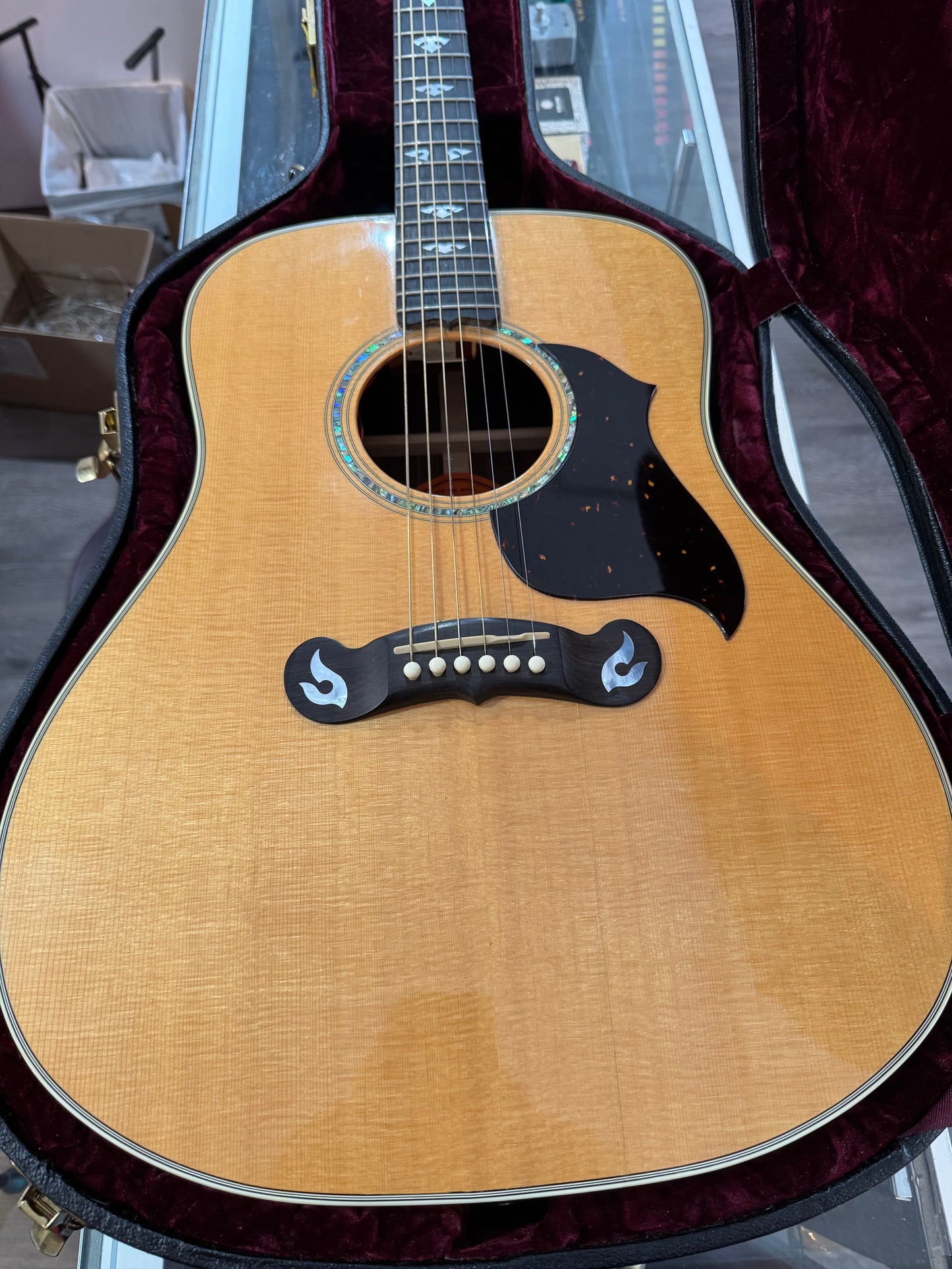 Used Gibson Dove Artist Acoustic Guitar 2001