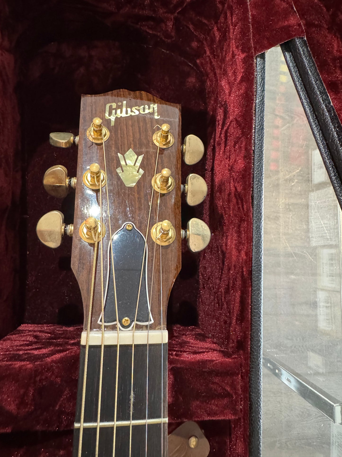 Used Gibson Dove Artist Acoustic Guitar 2001