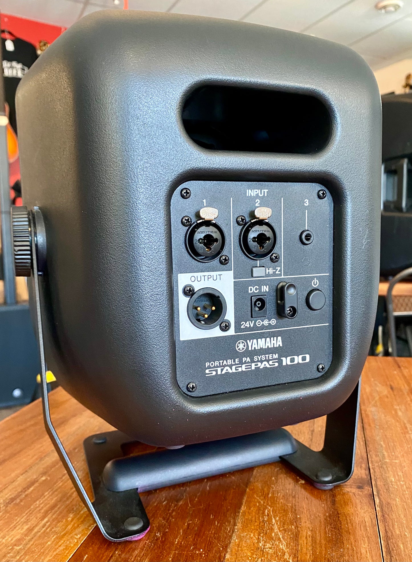 YAMAHA STAGEPAS100 PORTABLE 100 Watt PA SYSTEM with STP-100 Bag - Used