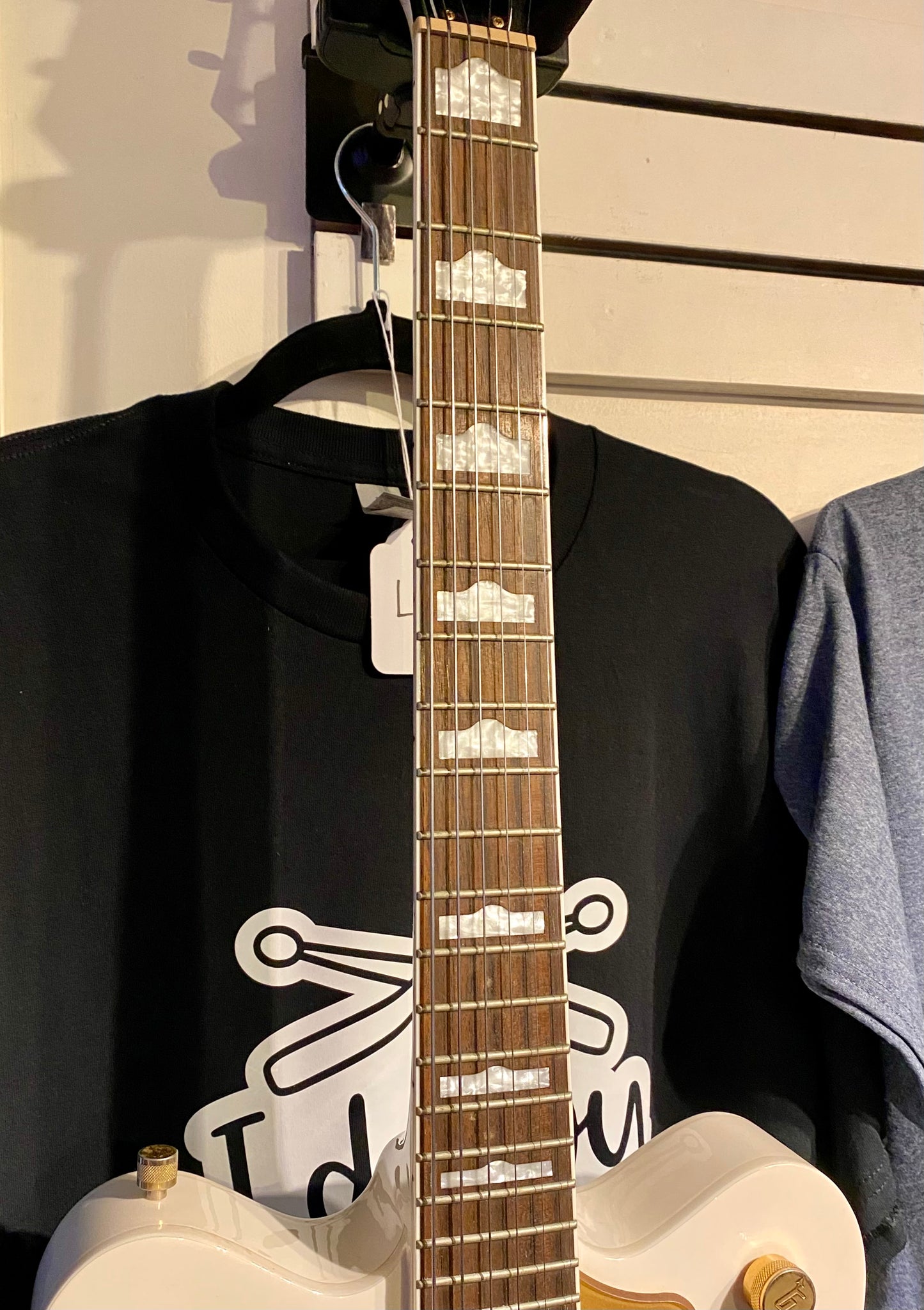 Used Gretsch G5422T Electromatic Hollow Body Guitar - White