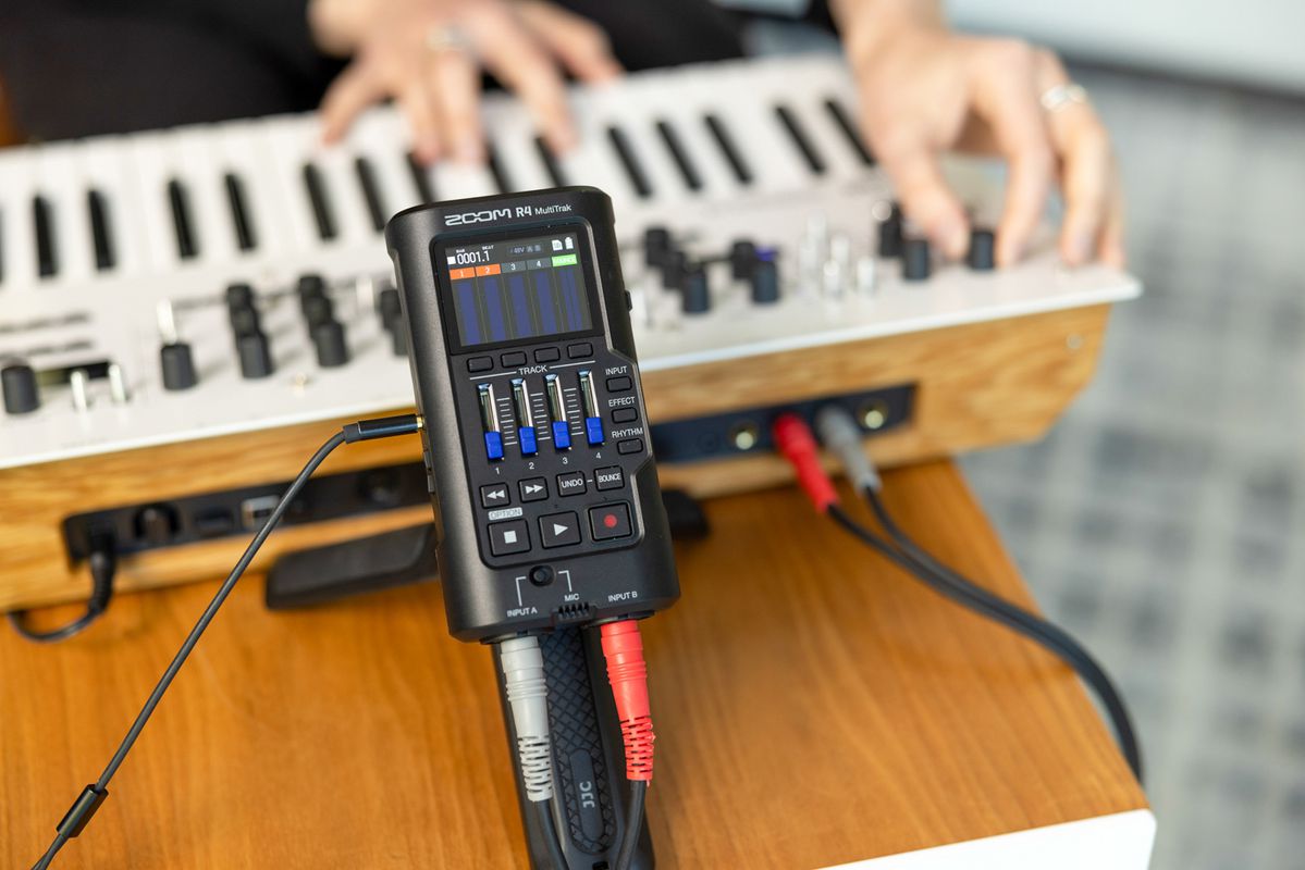 ZOOM R4 MultiTrak Multi-Track Recorder ZR4