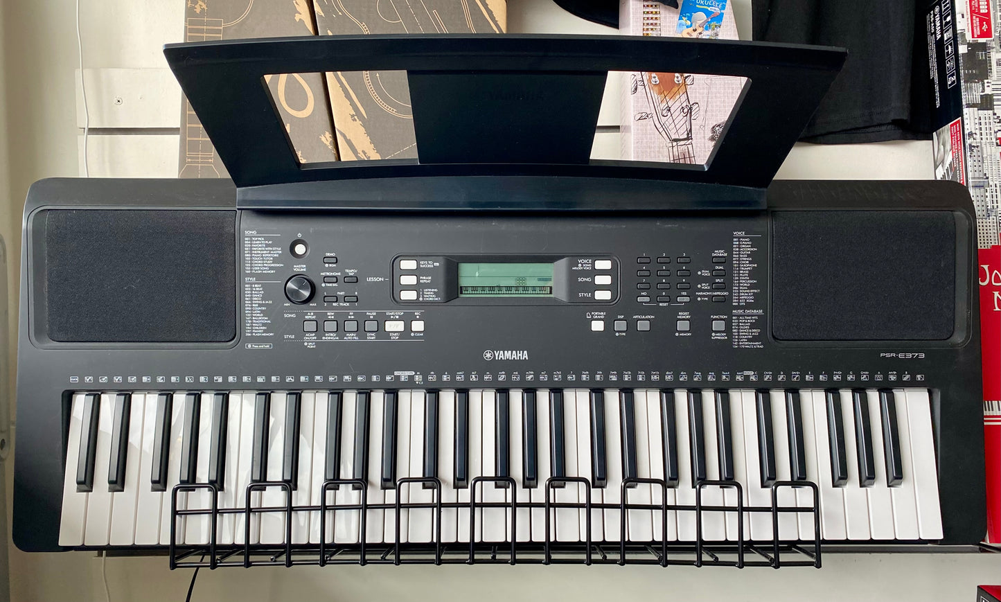 Yamaha PSRE273 61 Note Digital Keyboard PSR-E273 Used