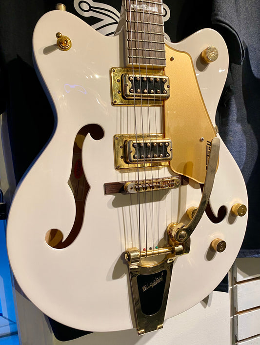 Used Gretsch G5422T Electromatic Hollow Body Guitar - White
