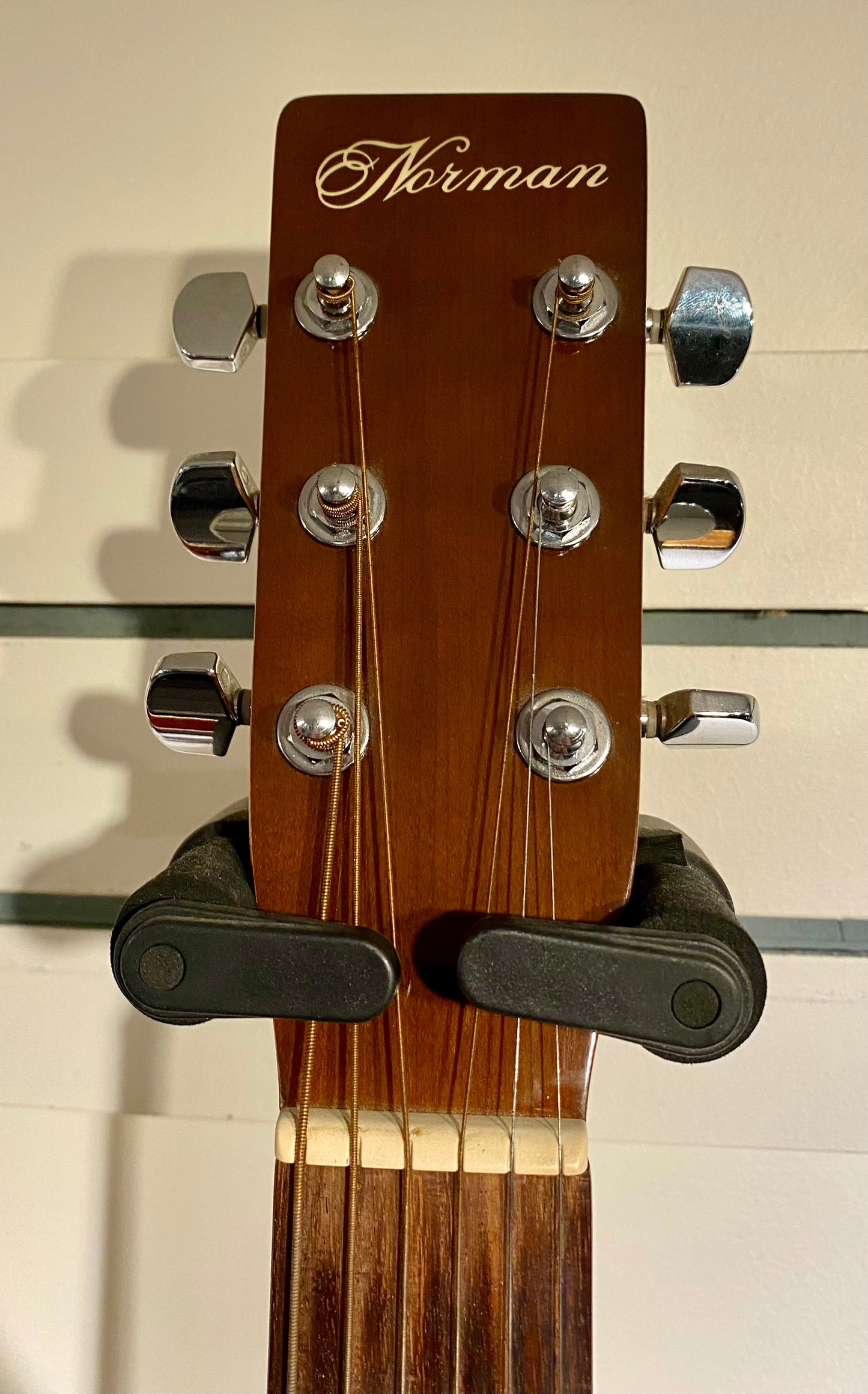 NORMAN B20 HG High Gloss 6 String Acoustic Guitar w/Tric Case - Used